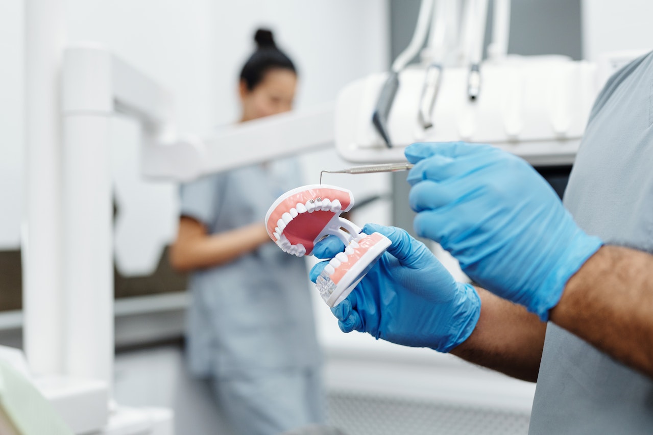 Dentist with false teeth